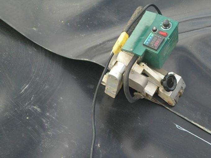 Environmentally-Friendly Black HDPE Geomembrane for Lake Liners Thickness 0.3mm-3.0mm 9