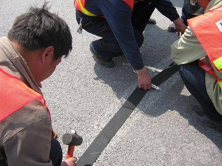 Modern Design Style Self Adhesive Asphalt Driveway Road Joint Sealing Solution Crack Repair Pavement Tape 6